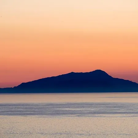 ベッド・アンド・ブレックファスト Lorelei マッサ・ルブレンセ